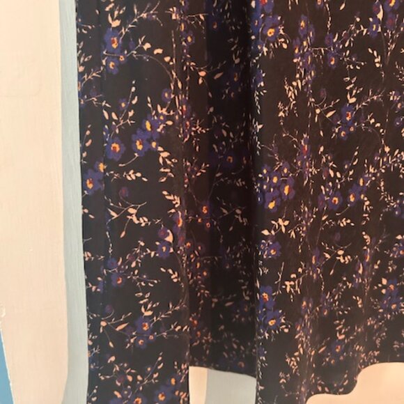 Black and Blue floral print skirt. - Picture 2 of 4
